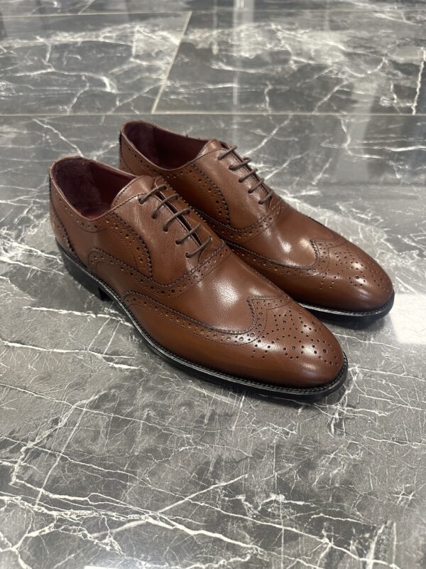 Braune Oxford Schnürschuhe für Herren mit Brogue-Details