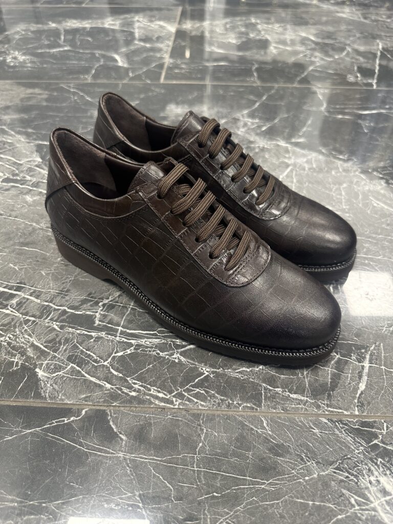 Braun Sneaker Schuhe für Herren mit Kroko Prägung