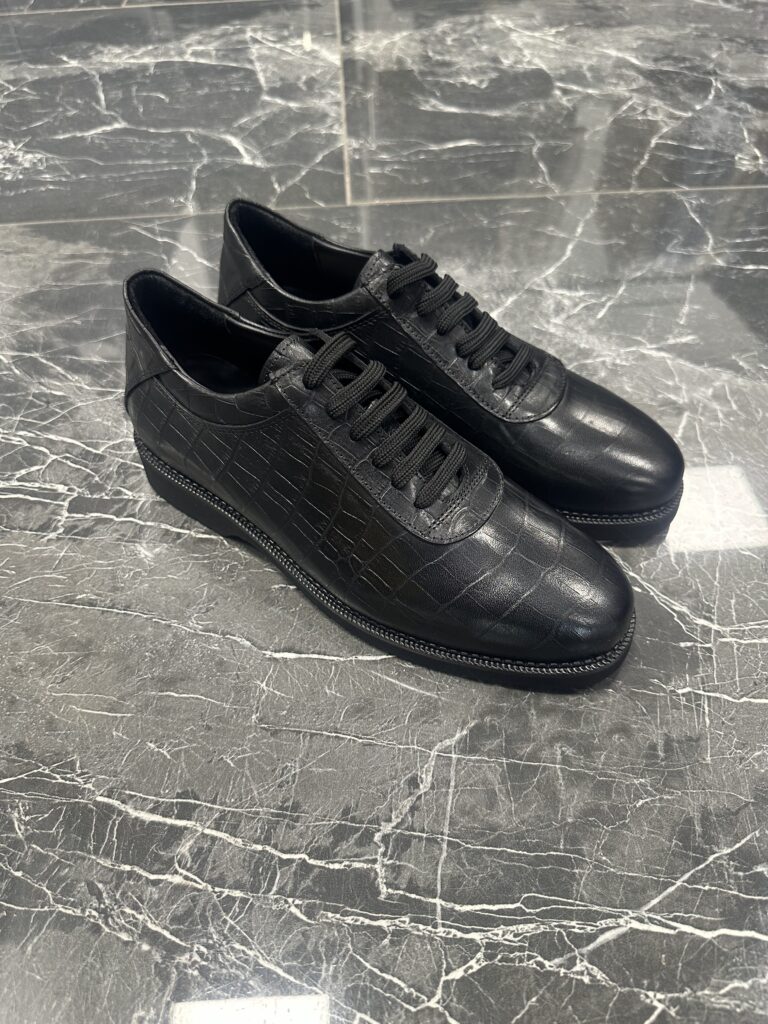 Schwarze Sneaker Schuhe für Herren mit Kroko Prägung