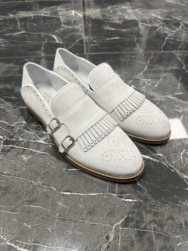 Weiße Loafer Schuhe für Herren mit Monkstrap, Fransen und Brogue-Details