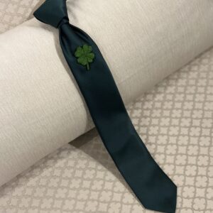 Grüne Krawatte mit Kleeblatt